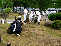 少年野球チームによる掃除のボランティア活動