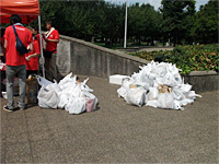 J:COMさんによる清掃活動「CLEAN UP OUR TOWN 2010」