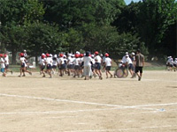 東大阪市立大蓮東小学校のみなさんが運動会の練習