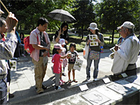 レッツ久宝探検隊の「植物の葉っぱ観察会」