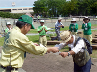 「紙ひこうき大会」が開催 「紙ひこうき大会」が開催