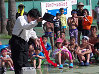 8月18日（日）「久宝寺緑地プールに大道芸人がやってきました」