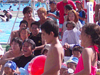 8月18日（日）「久宝寺緑地プールに大道芸人がやってきました」