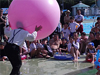 8月18日（日）「久宝寺緑地プールに大道芸人がやってきました」