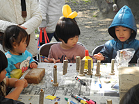 アースデイ 公園ワークショップ『どんぐり笛とやじろべえ』レポート アースデイ 公園ワークショップ『どんぐり笛とやじろべえ』レポート