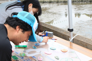 久宝寺緑地の池の浄化イベント「どび流し」