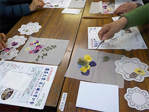 みどり塾「押し花アート」レポート