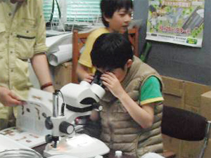 “駅前子ども教室"「顕微鏡で見てみよう!」&「マニアック生き物講座」