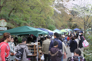 食と雑貨のお花見市