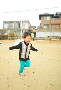 遊ぶ子供
