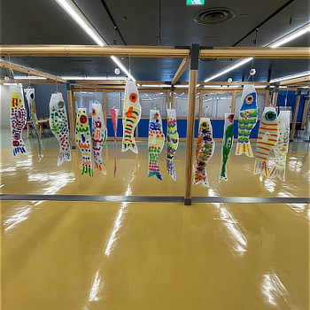 みんなのこいのぼりがお空に泳ぐよ！