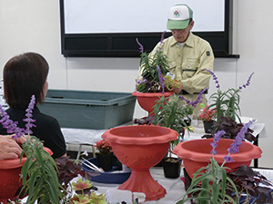 園芸教室「花の寺子屋」