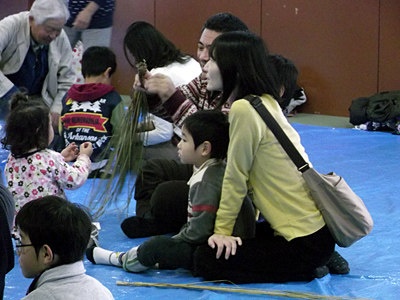 親子しめ縄づくり2013（住吉公園）