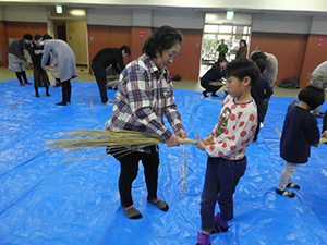 親子しめ縄づくり活動レポート