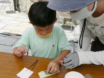「押し花しおりをつくろう」レポート
