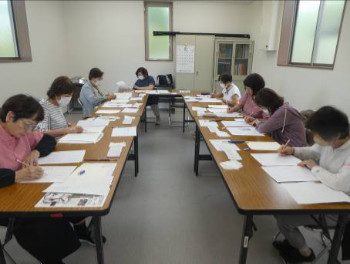 参加された皆さん。真剣に取り組んでいます！