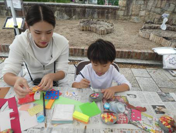 お母さんと息子さんが共同で制作しています。