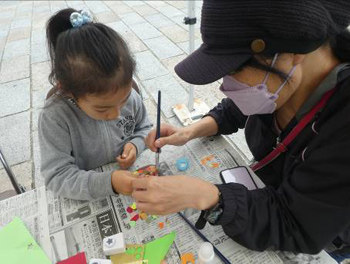 お母さんと息子さんが共同で制作しています。