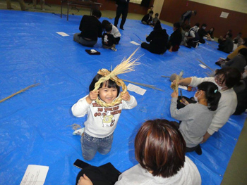 しめ縄から「こんにちは」