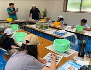 室内にて大和川釣人クラブの先生から学ぶ