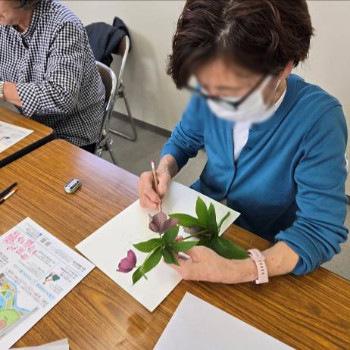 鉛筆で忠実に実物大に書き写してます