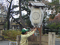 提灯の建て込み(住吉公園) 提灯の建て込み(住吉公園)
